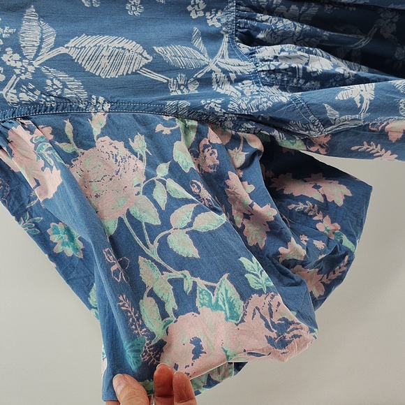 WE THE FREE Cosette Floral Chambray Combo Pullover Top Size Medium - Picture 4 of 8